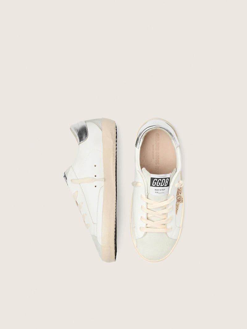 Golden Goose - Super-Star Junior com estrela de glitter dourado e tal&atilde;o de couro met&aacute;lico prateado in 