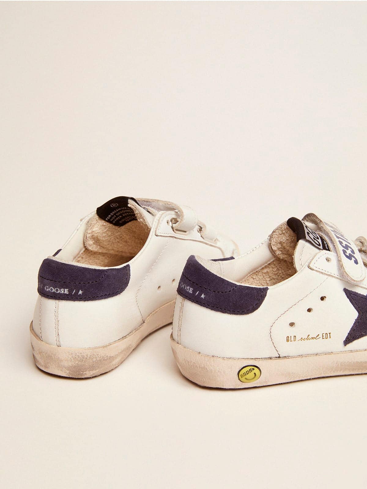 Golden Goose - Old School Junior de couro branco com estrela e talão de suede azul in 