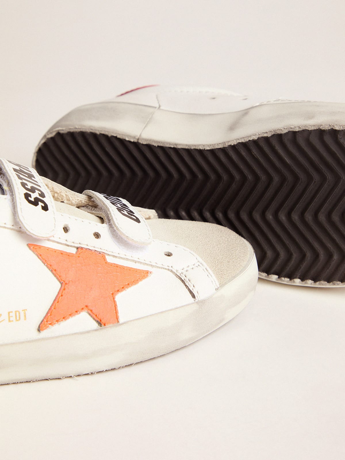 Golden Goose - Junior Old School sneakers with Velcro fastening and fluorescent orange star in 