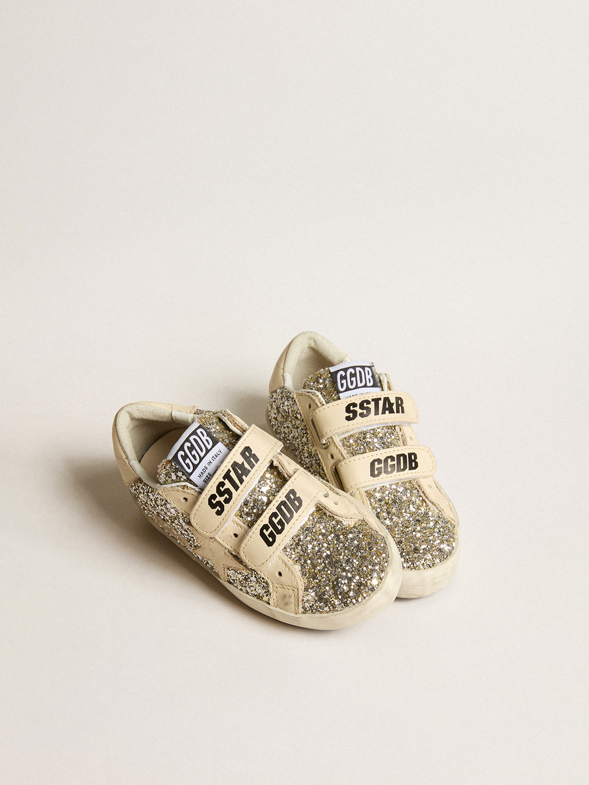 Junior Old School in platinum glitter with leather star and heel tab