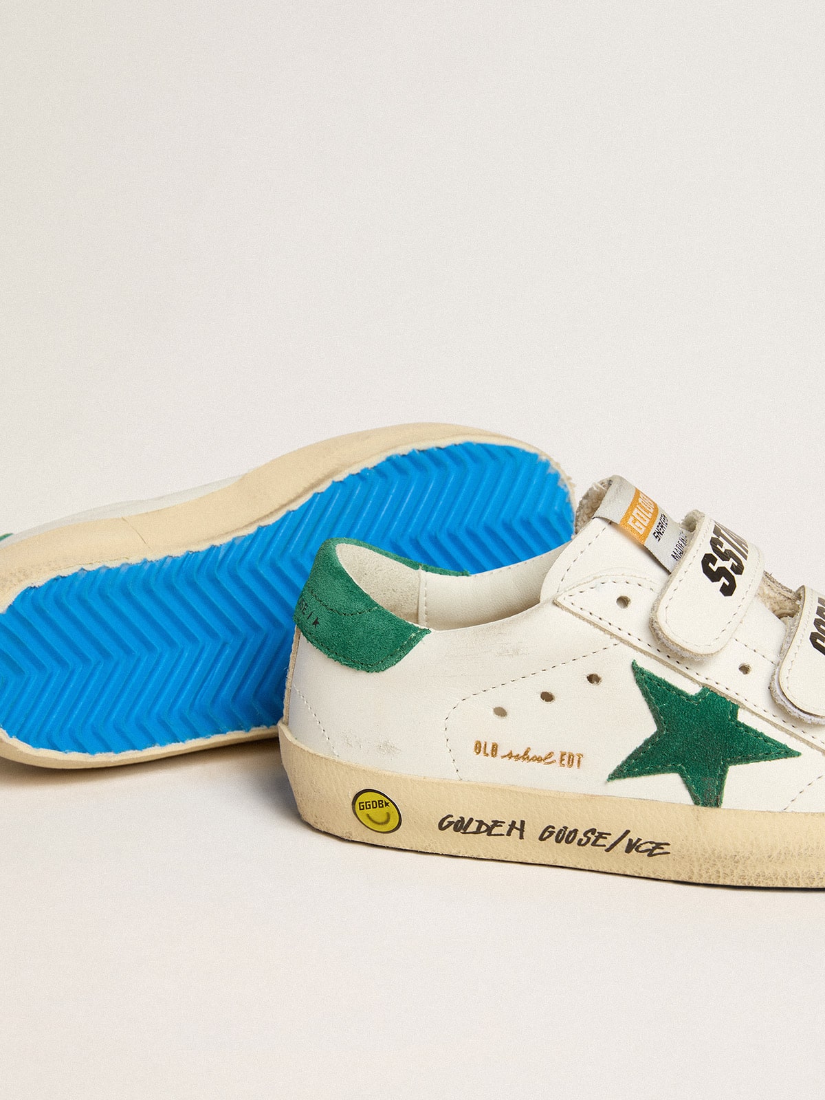 Golden Goose - Old School Junior with green suede star and heel tab in 