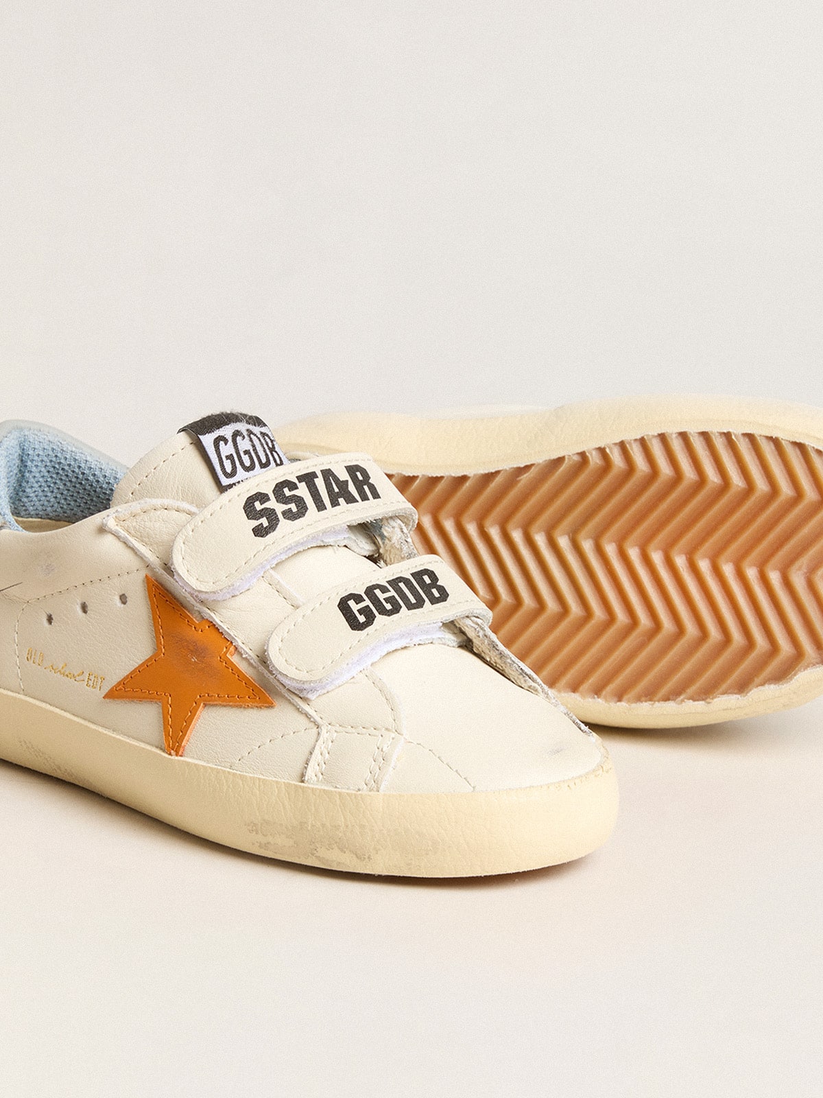 Golden Goose - Old School Junior de piel con estrella naranja y refuerzo del talón azul bebé in 