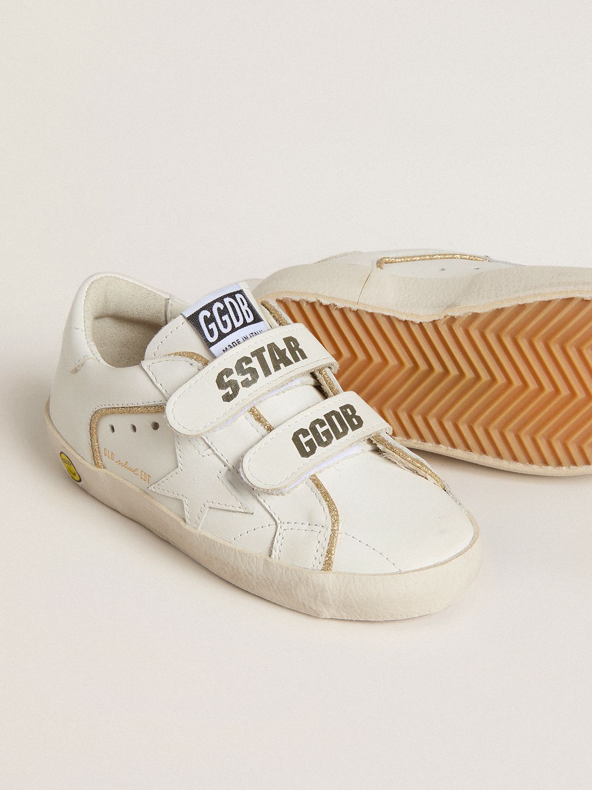 Junior Old School in white leather with gold details