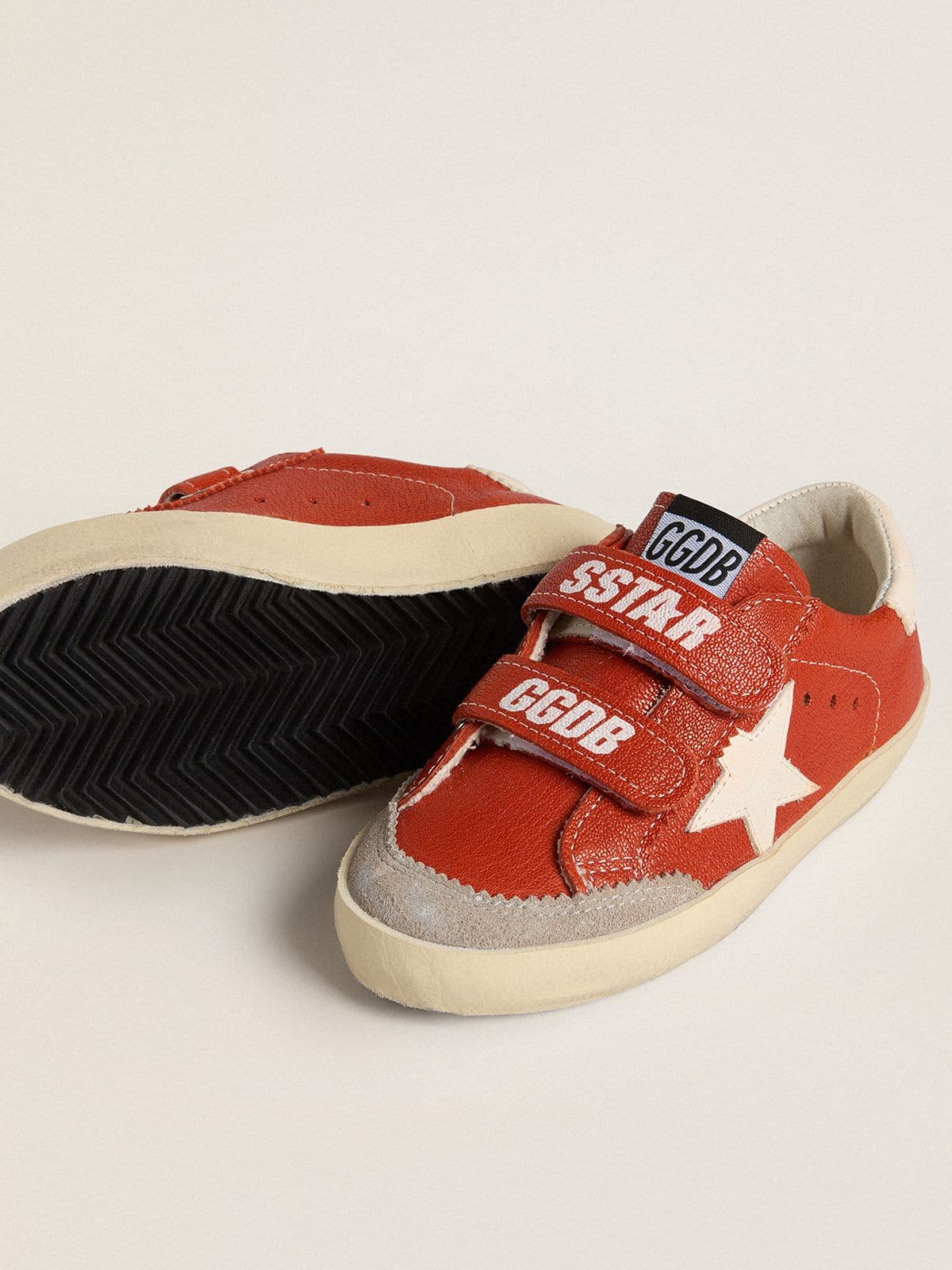 Golden Goose - Old School Junior aus orangem Nappa mit weißem Stern und Ferse in Creme in 