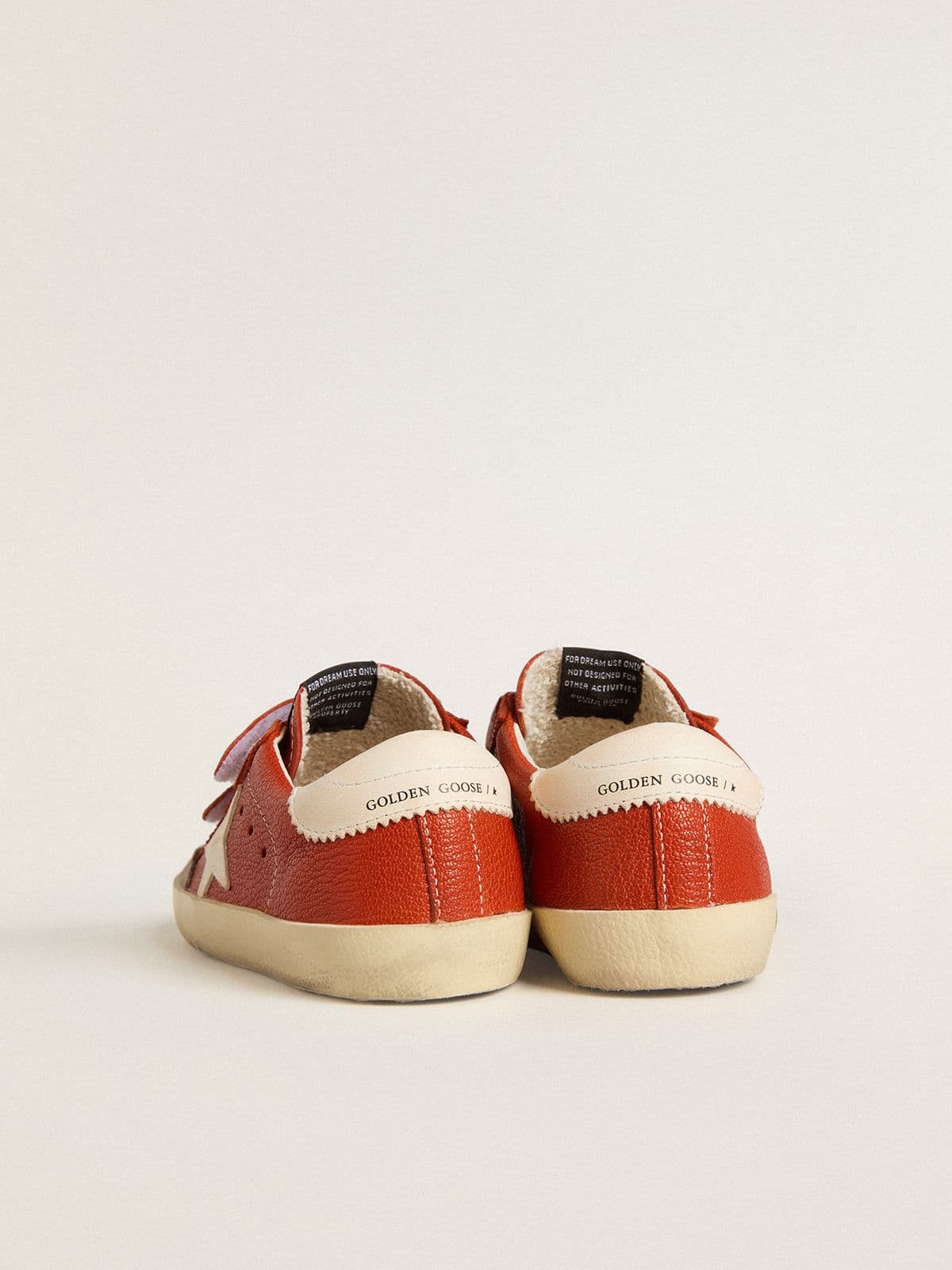 Golden Goose - Old School Junior aus orangem Nappa mit weißem Stern und Ferse in Creme in 