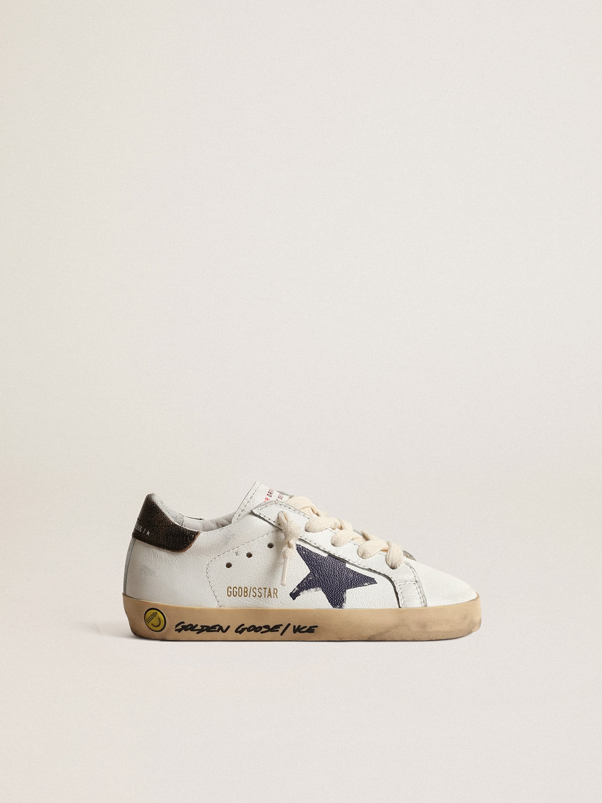 Golden Goose - Super-Star Junior in nappa with a printed star and black heel tab in 