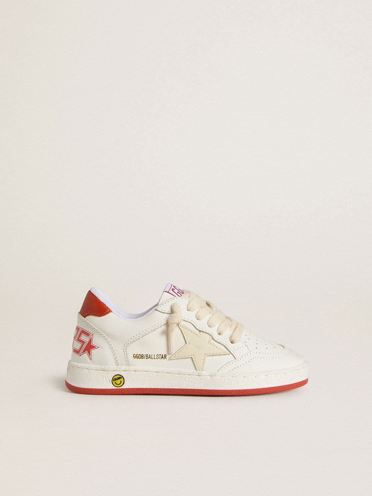 Golden Goose - Ball Star Junior in pelle con stella panna e talloncino in pelle rossa in 
