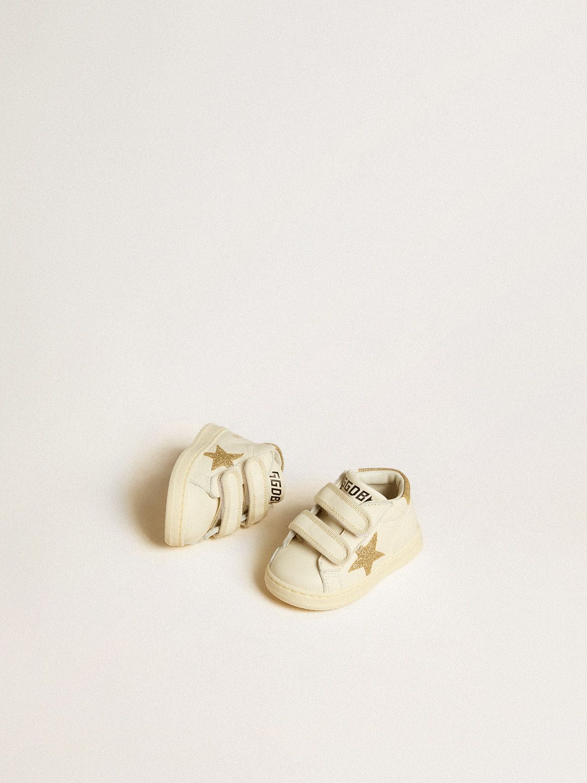 Golden Goose - June Junior in nappa bianca con stella e talloncino in glitter oro in 