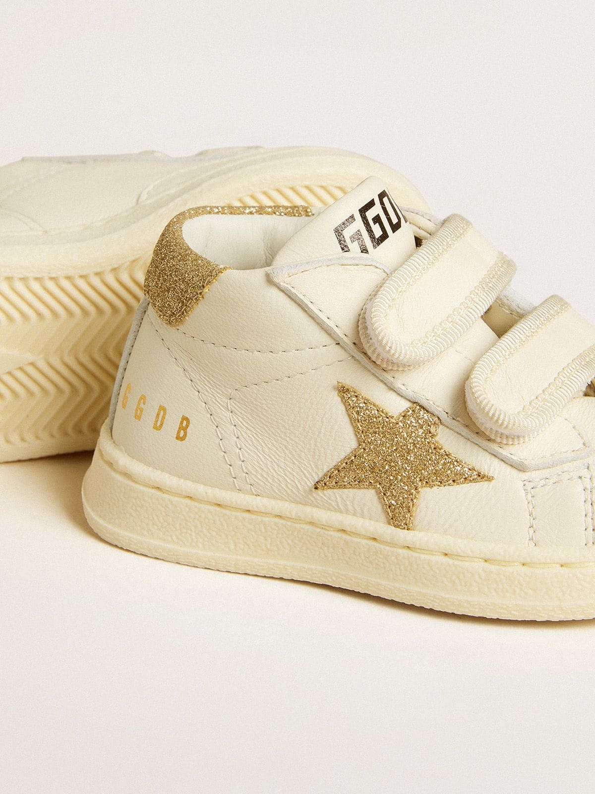 Golden Goose - June Junior in nappa bianca con stella e talloncino in glitter oro in 