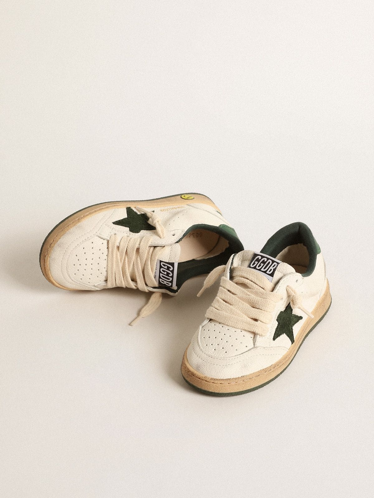 Golden Goose - Junior Ball Star in white leather with green suede star in 