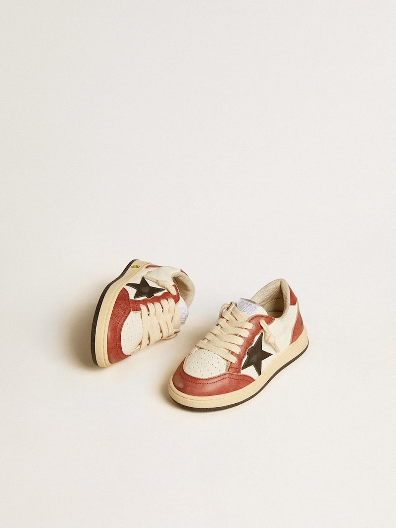 Golden Goose - Ball Star Junior de napa con estrella negra y aplicaciones de piel roja in 