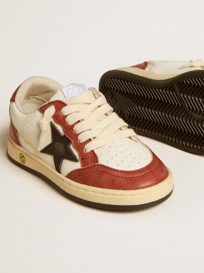 Golden Goose - Ball Star Junior de napa con estrella negra y aplicaciones de piel roja in 
