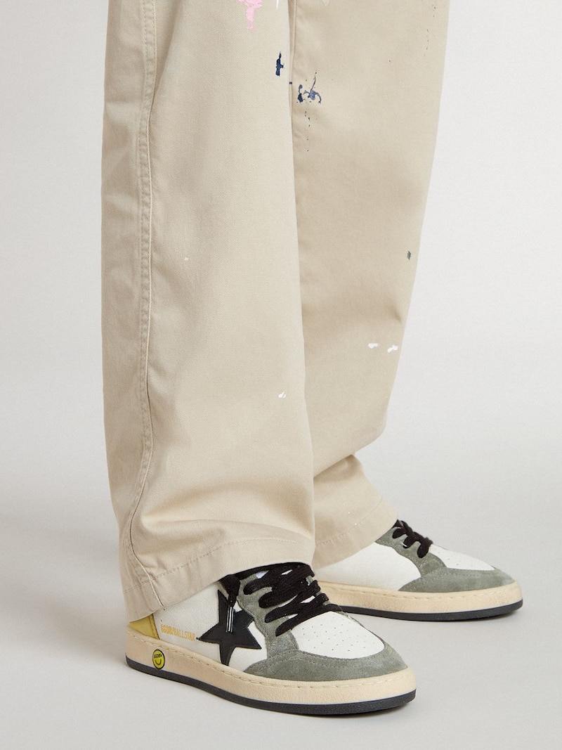 Golden Goose - Ballstar Junior de napa blanca con aplicaciones de ante verde oscuro y estrella negra in 