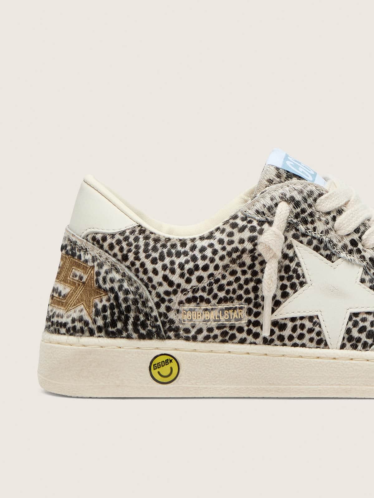 Golden Goose - Ball Star junior de couro cavalinho com estampa de leopardo branco e preto com estrela de couro creme in 