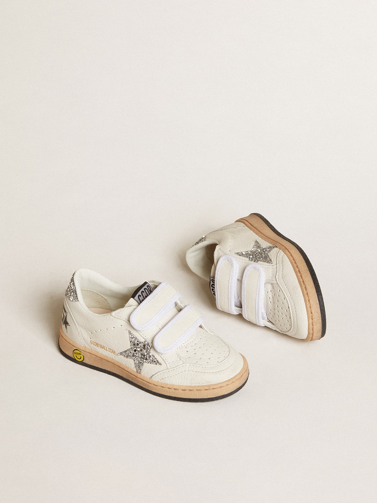 Golden Goose - Ball Star Junior aus Nappa mit Stern und Fersendetail aus Silberglitzer in 