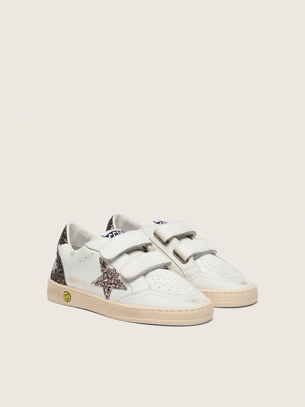 Junior Ball Star in white leather with dove-gray glitter star and brown glitter inserts