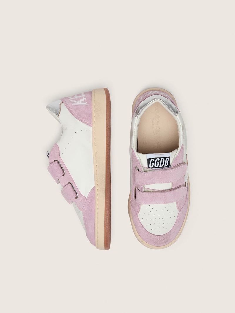 Golden Goose - Ball Star junior de piel blanca con estrella de piel laminada plateada y aplicaciones de ante lila in 