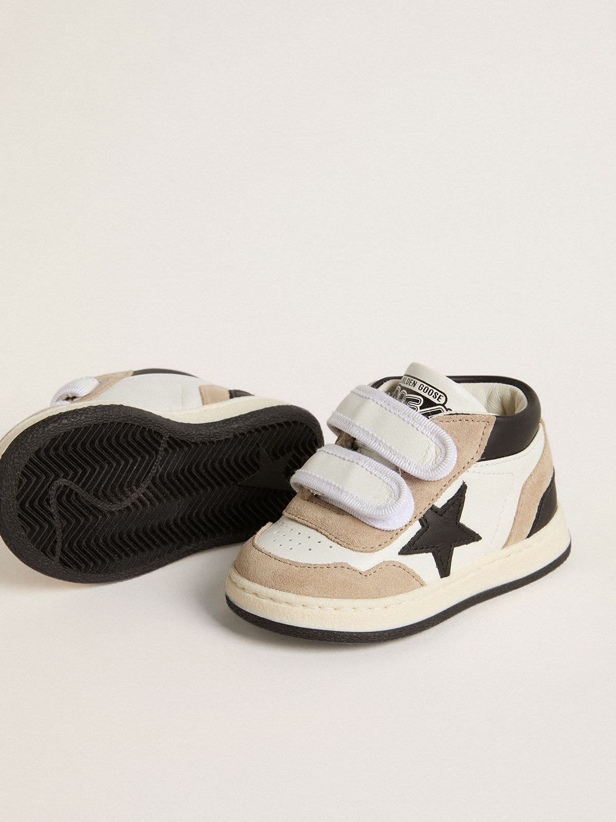 Golden Goose - June Junior de napa y aplicaciones de ante con estrella de piel negra in 
