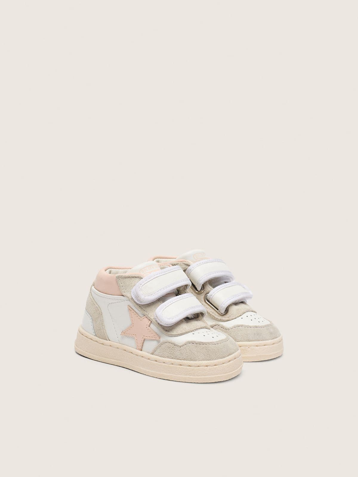 Golden Goose - June junior de couro branco com estrela de couro rosa pastel e inser&ccedil;&otilde;es de suede cinza in 