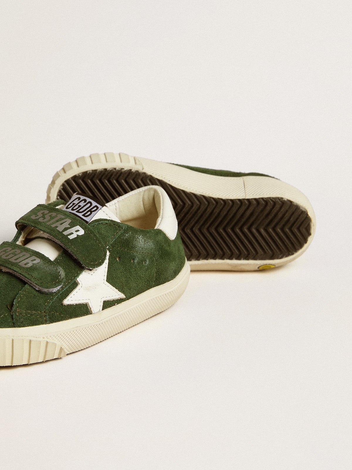 Golden Goose - Old School Junior in green suede with white leather star and heel tab in 