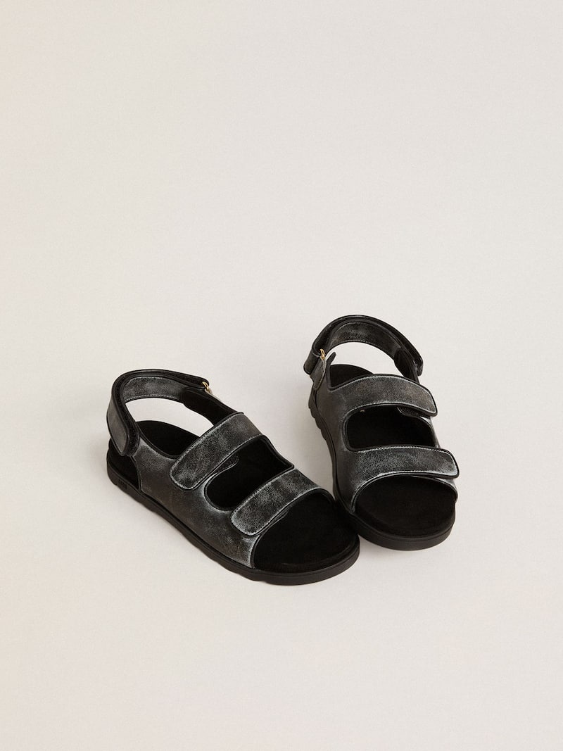 Golden Goose - Sandale Noa Junior aus schwarzem Distressed-Leder in 