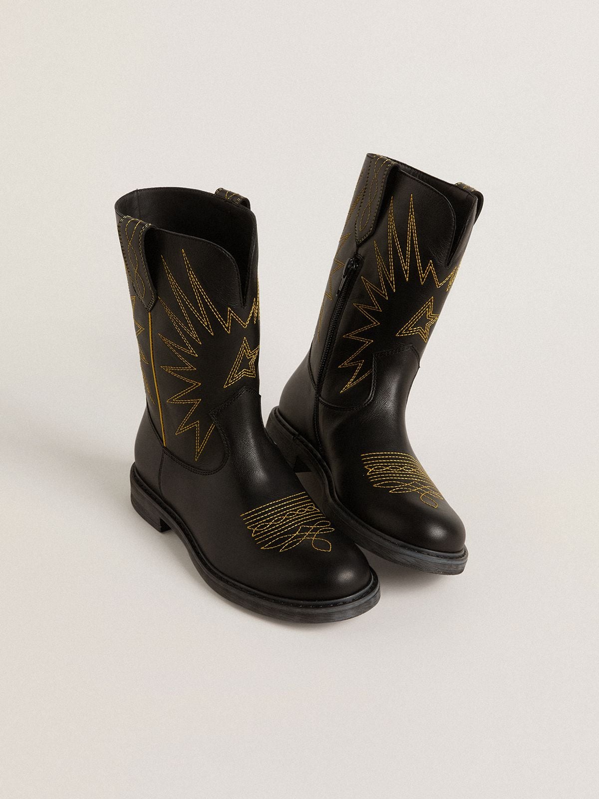 Golden Goose - Bottes Wish Junior en cuir noir avec broderie étoile jaune in 
