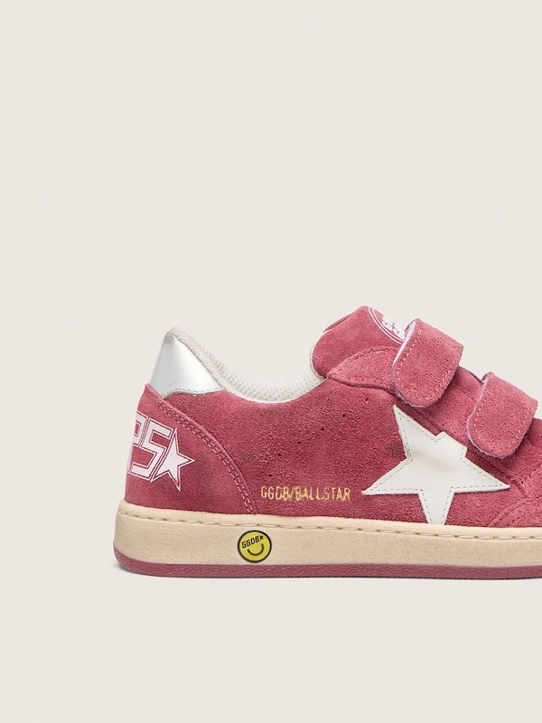 Golden Goose - Ball Star Junior aus rotem Suede mit wei&szlig;em Lederstern und silberner Ferse in 