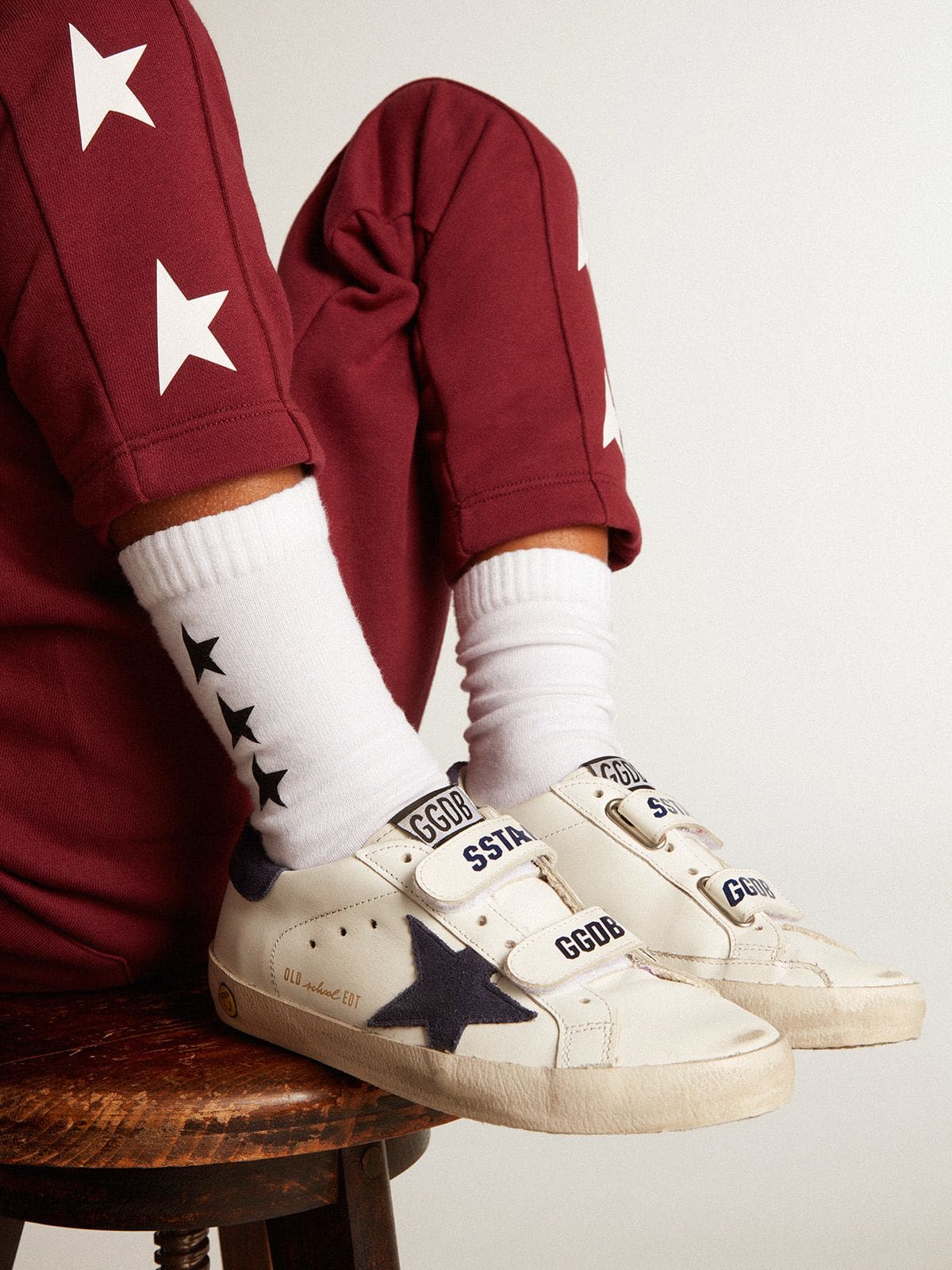 Golden Goose - Calzini di colore bianco con stelle nere a contrasto in 