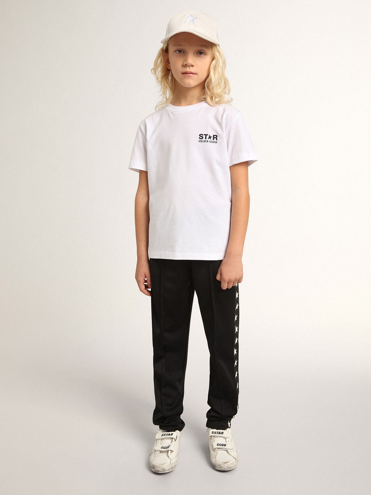 Golden Goose - White T-shirt with contrasting black logo and star in 