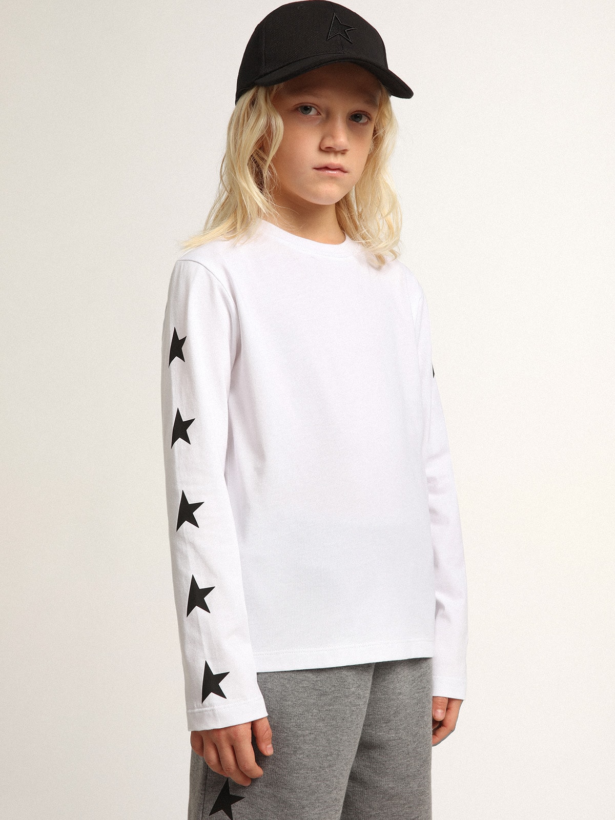 White long-sleeved T-shirt with contrasting black stars