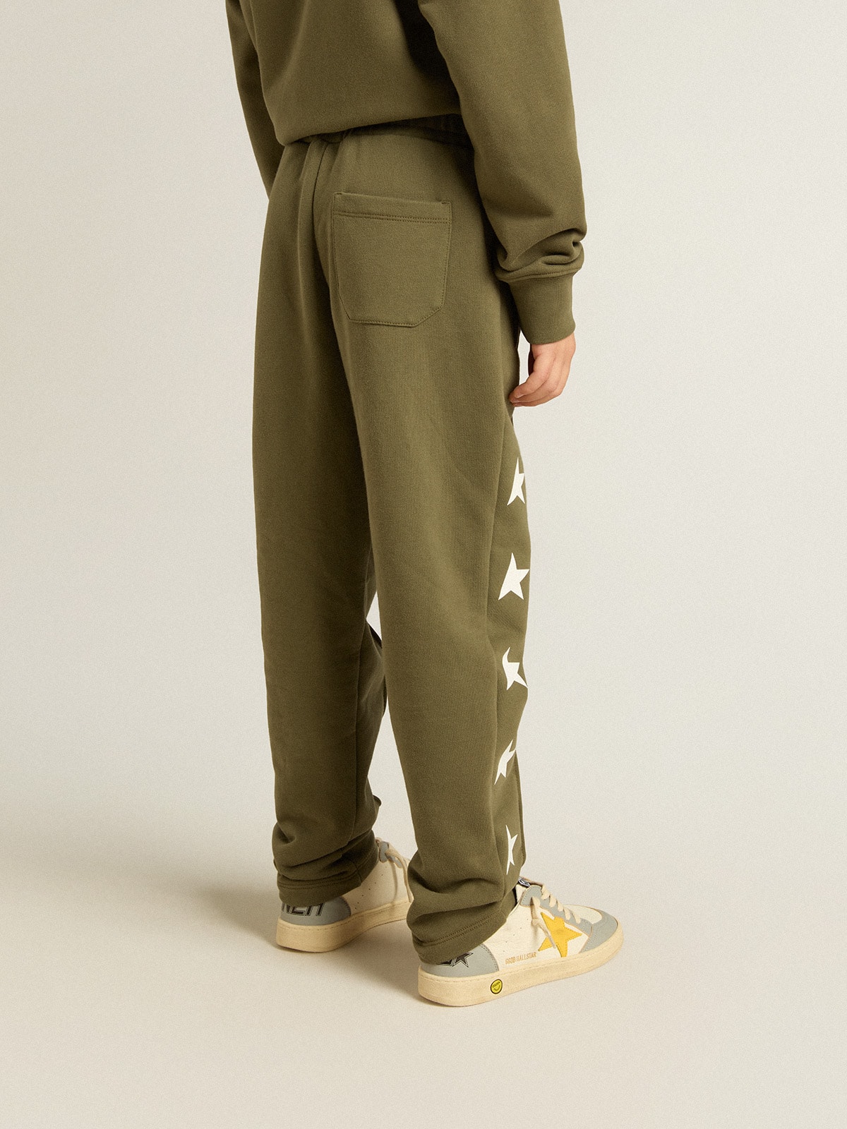 Golden Goose - Pantalón jogger de color verde militar de niño con estrellas blancas in 