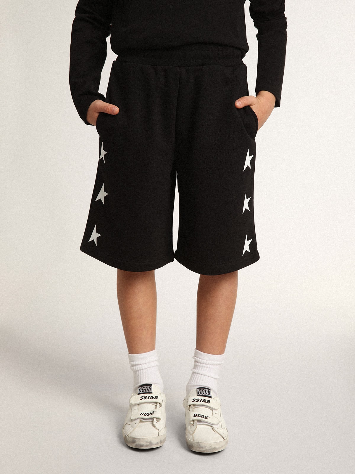 Golden Goose - Bermuda di colore nero da bambino con stelle bianche  in 