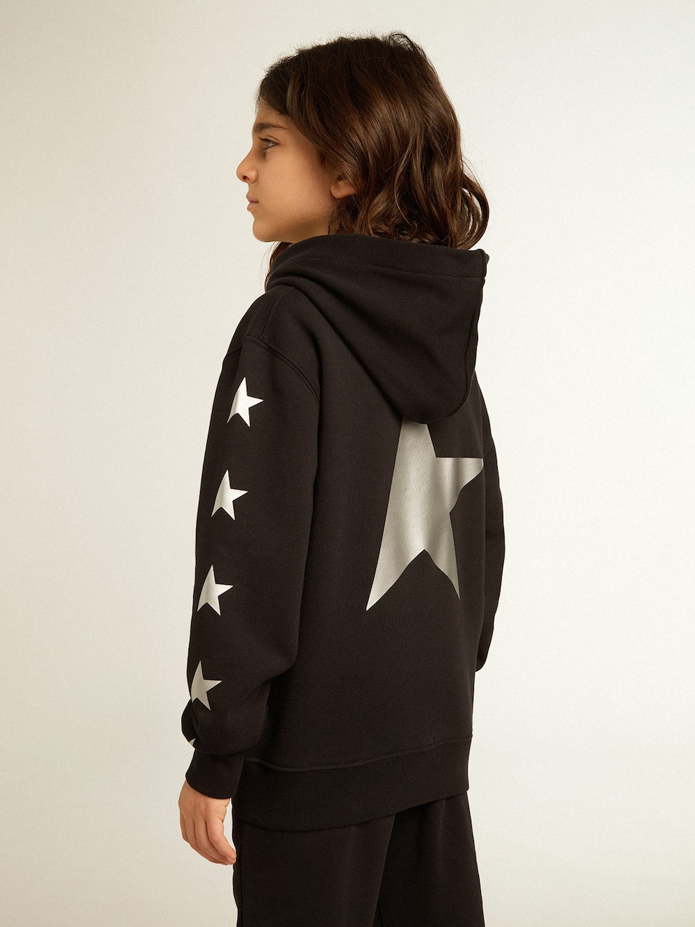 Golden Goose - Sweat-shirt noir à capuche garçon avec étoiles argentées contrastées in 