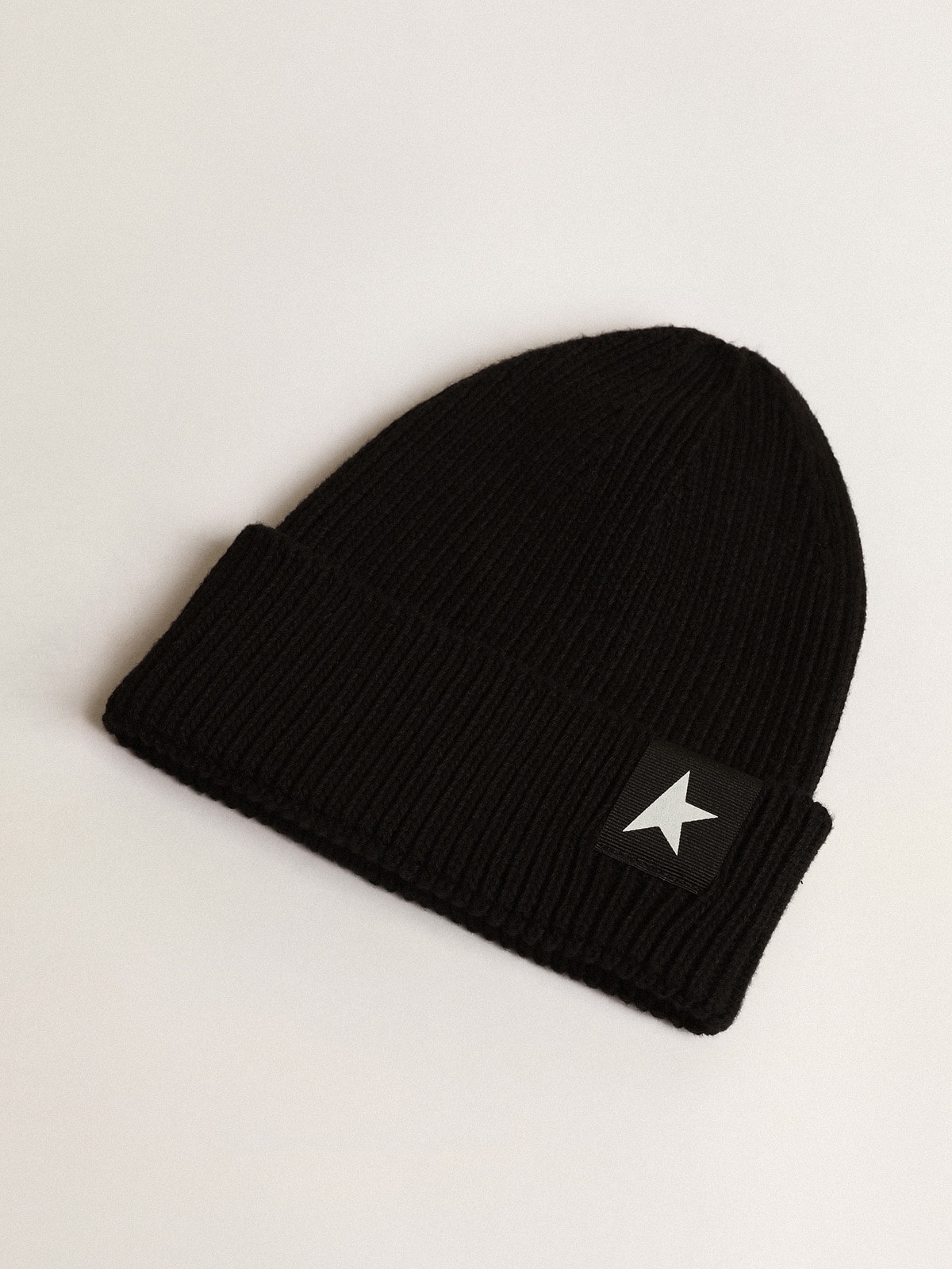 Golden Goose - Schwarze Baumwollm&uuml;tze mit wei&szlig;em Kontraststern in 