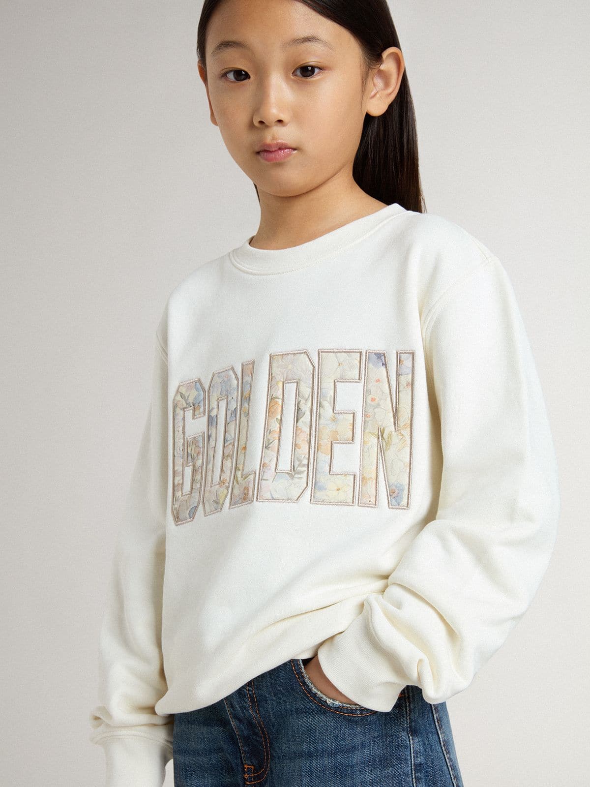 Golden Goose - Weißes Mädchensweatshirt mit bunter „Golden“-Aufschrift auf der Front in 