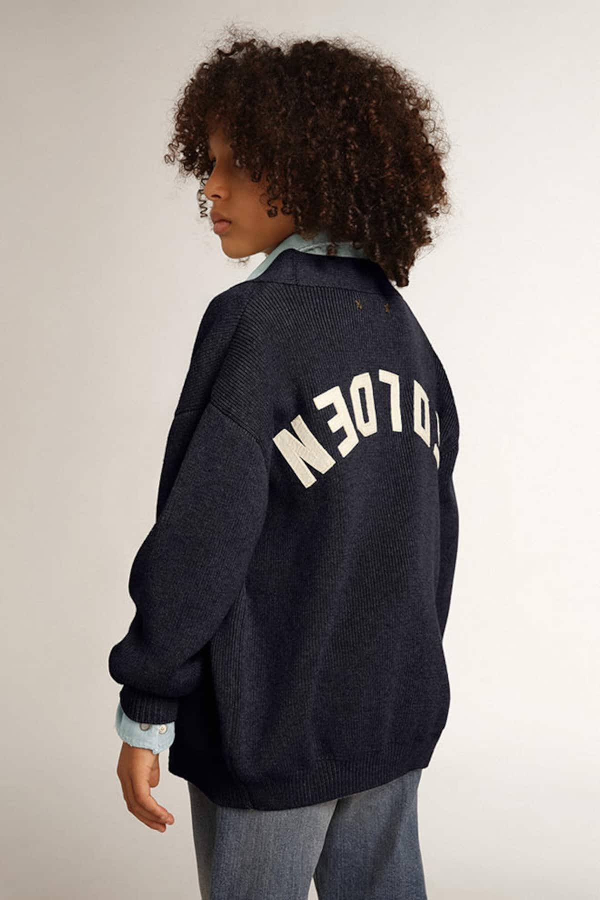 Golden Goose - Cardigan in cotone di colore blu scuro con logo sul retro in 