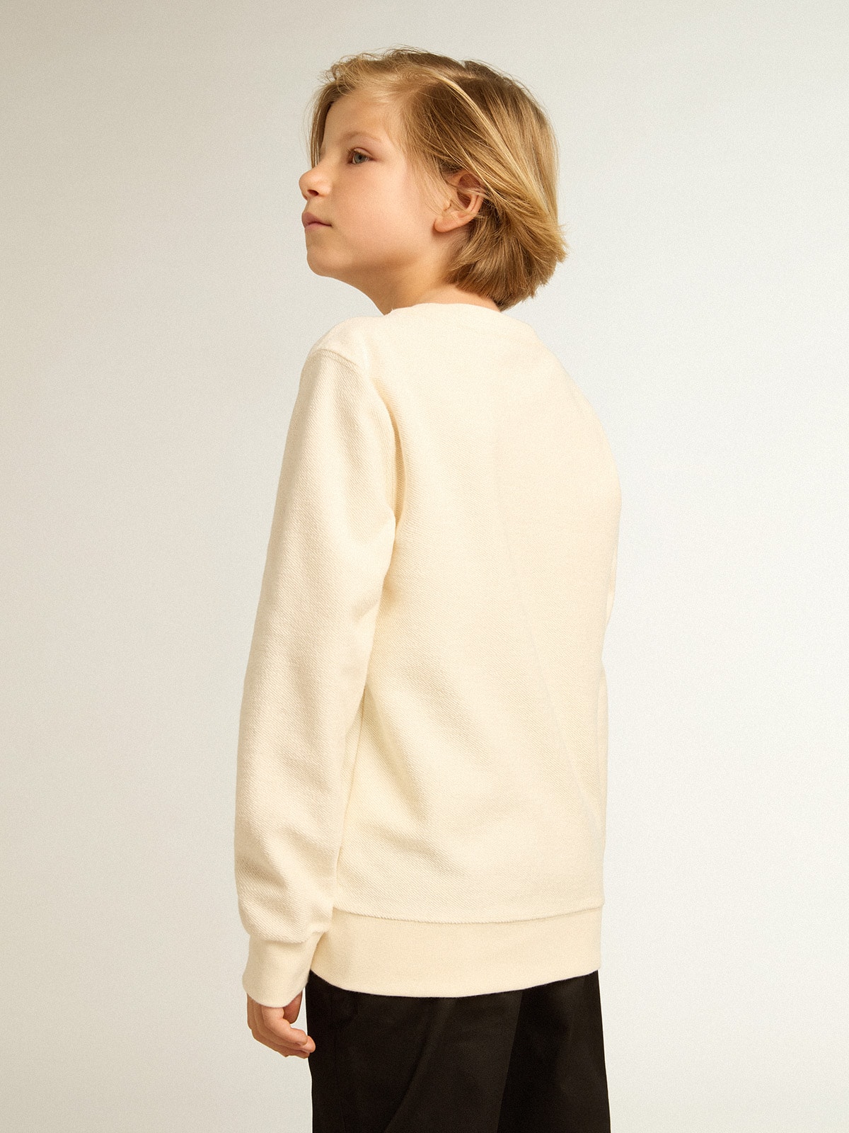 Golden Goose - Sweatshirt in Lived-in-White mit mehrfarbigem „Golden“-Schriftzug auf der Vorderseite in 