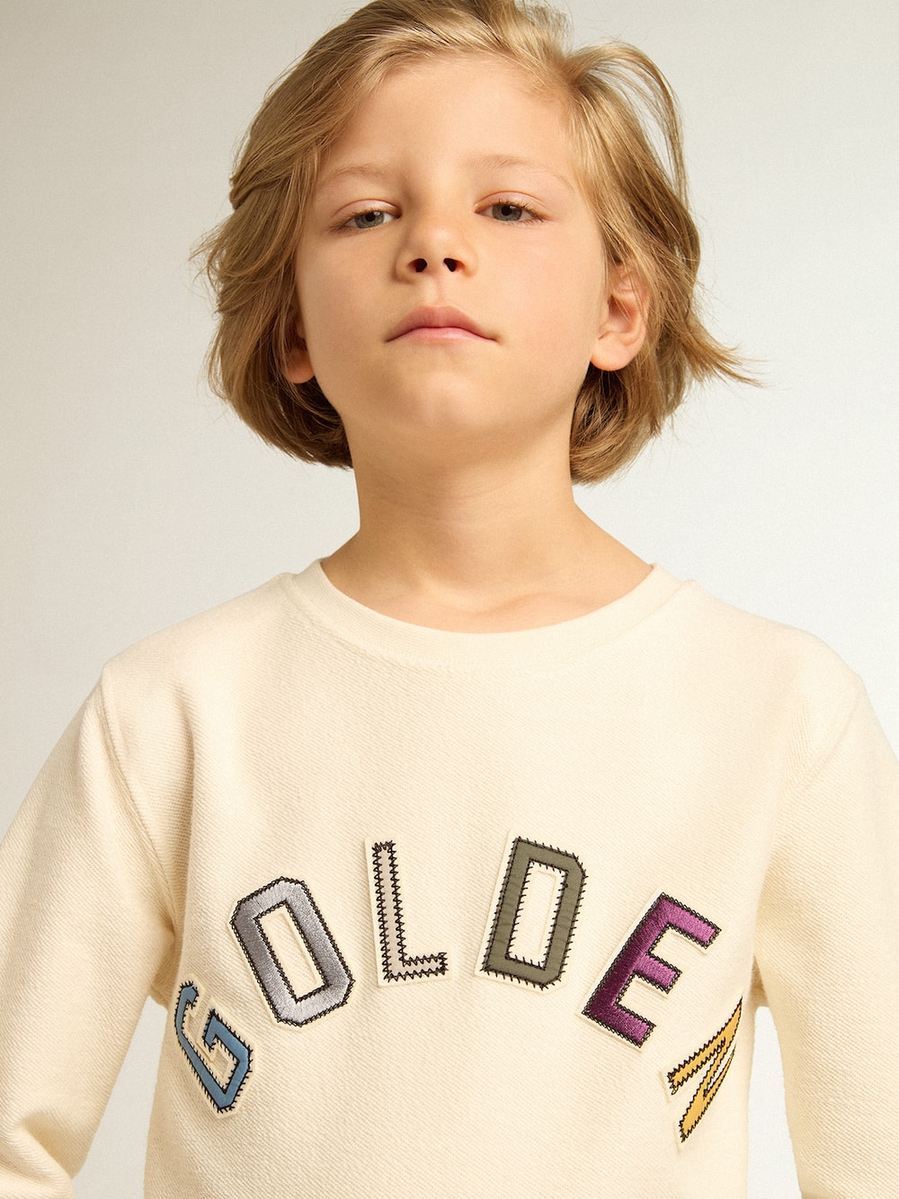 Golden Goose - Sweat-shirt blanc vieilli avec inscription Golden multicolore sur le devant in 