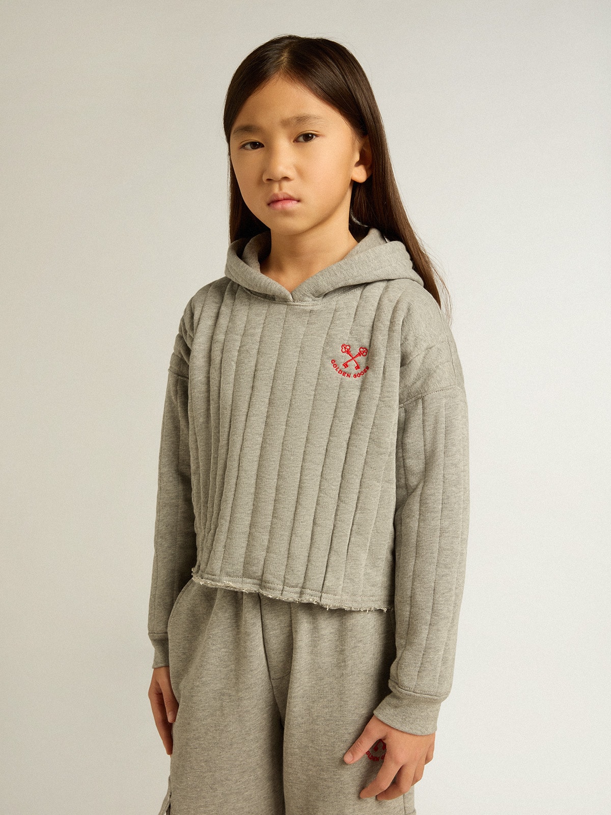 Golden Goose - Sweat-shirt cropped garçonne gris chiné avec capuche et broderie sur le devant in 