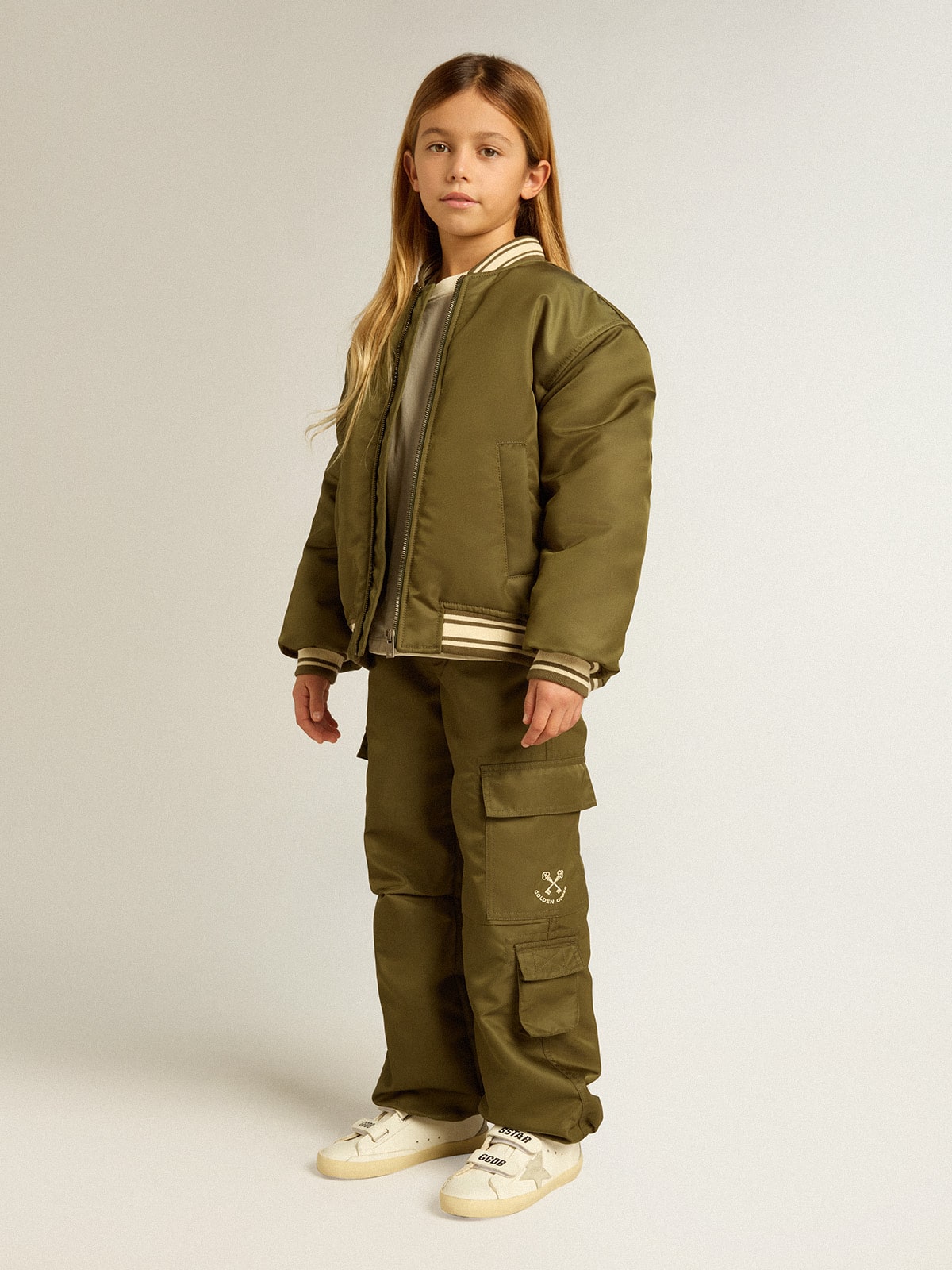 Golden Goose - Giacca bomber Kids in nylon color verde militare e scritta sul retro in 