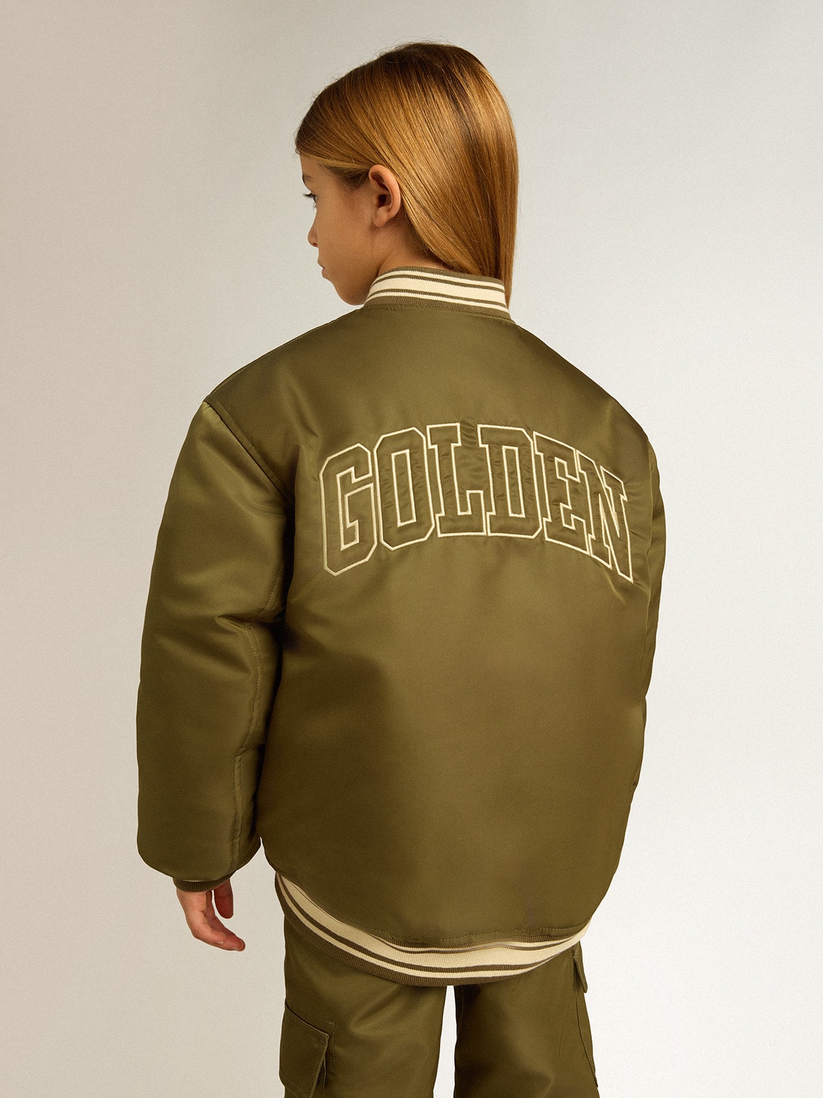 Golden Goose - Kinder-Bomberjacke aus armeegrünem Nylon mit Aufschrift auf der Rückseite in 
