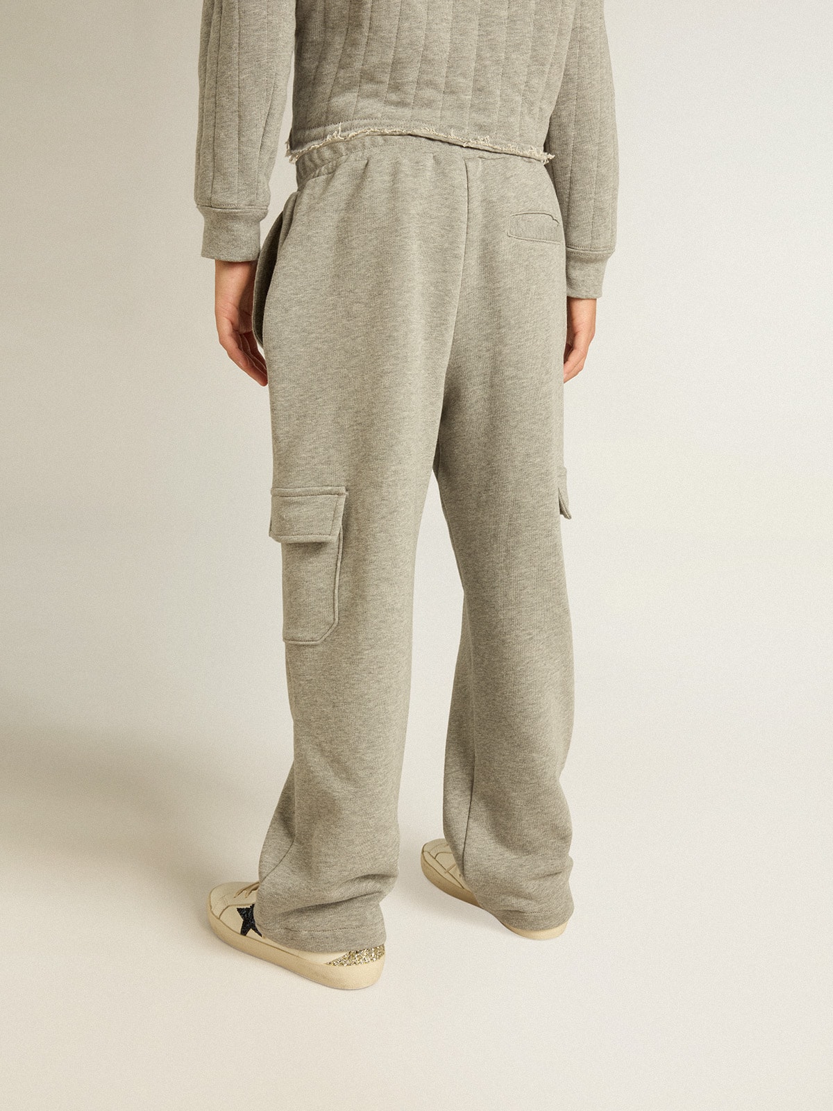 Golden Goose - Pantalone jogging cargo in cotone grigio melange con ricamo in 