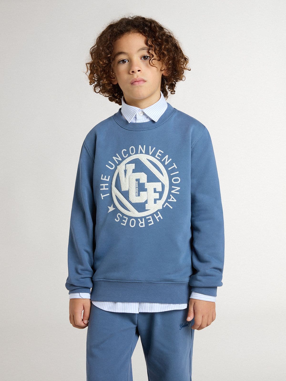 Golden Goose - Sweat-shirt bleu clair pour enfant avec patchs blancs en relief in 
