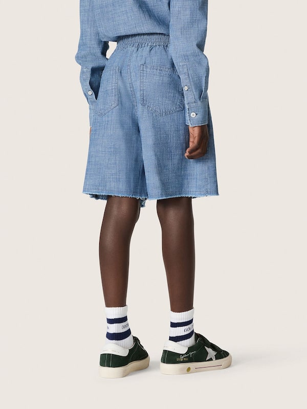 Golden Goose - Short unisexe Journey en chambray de coton bleu ciel avec logo brod&eacute; in 