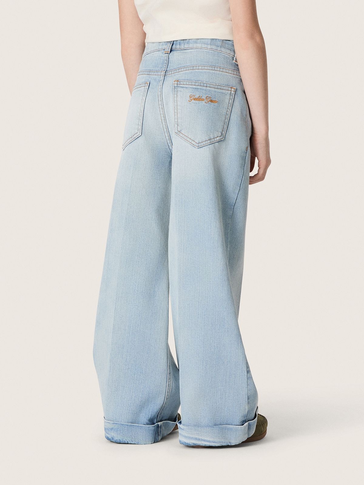 Golden Goose - Vaqueros bootcut de ni&ntilde;a Golden en denim celeste con logotipo bordado in 