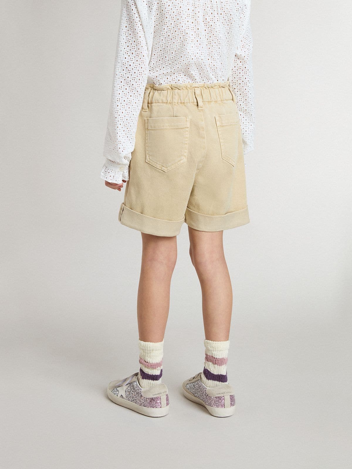Golden Goose - Shorts da bambina color sabbia con logo ricamato in 