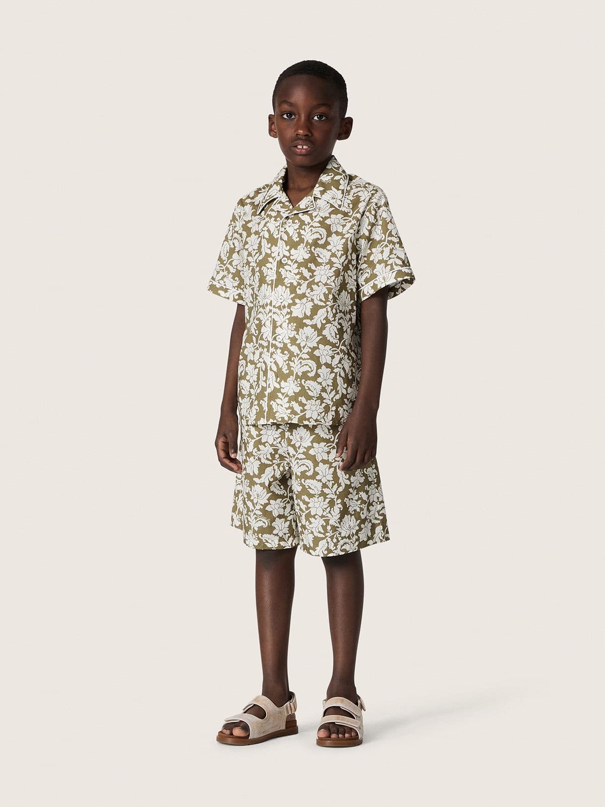 Camisa de ni&ntilde;o Journey en lona de algod&oacute;n con estampado floral verde y blanco