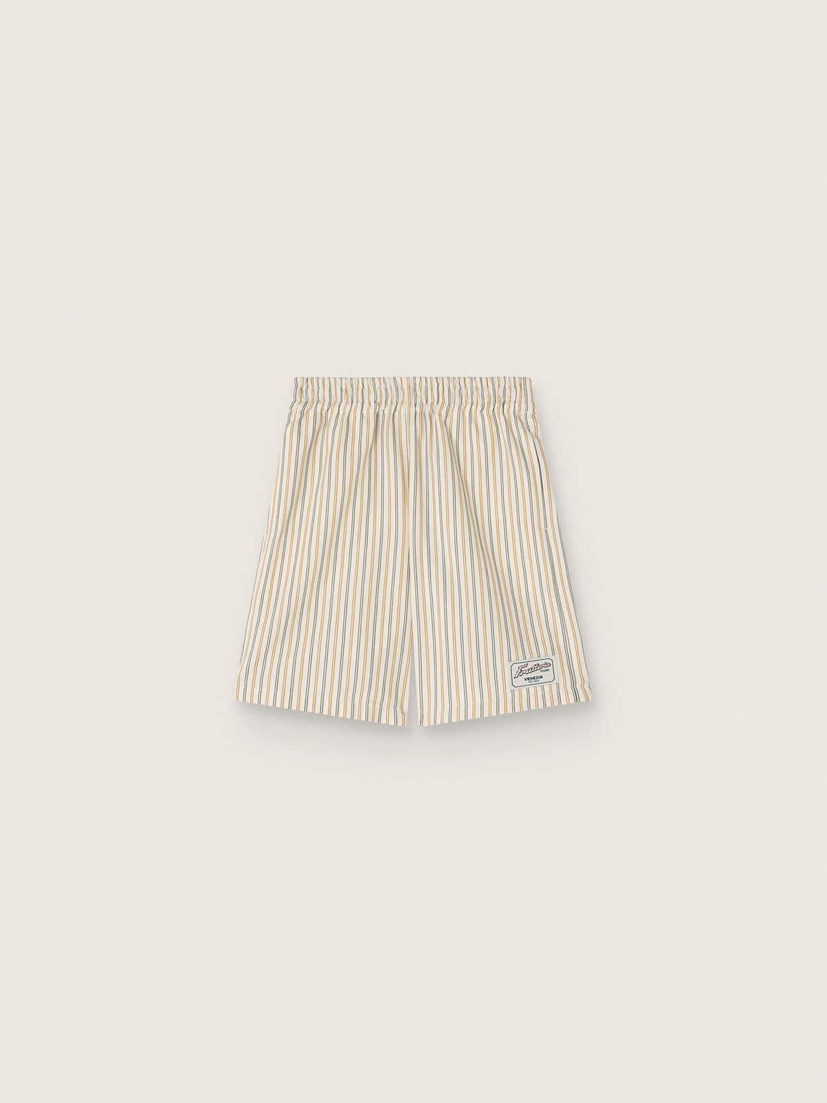 Shorts para ni&ntilde;o de rayas de color crudo, beige y gris