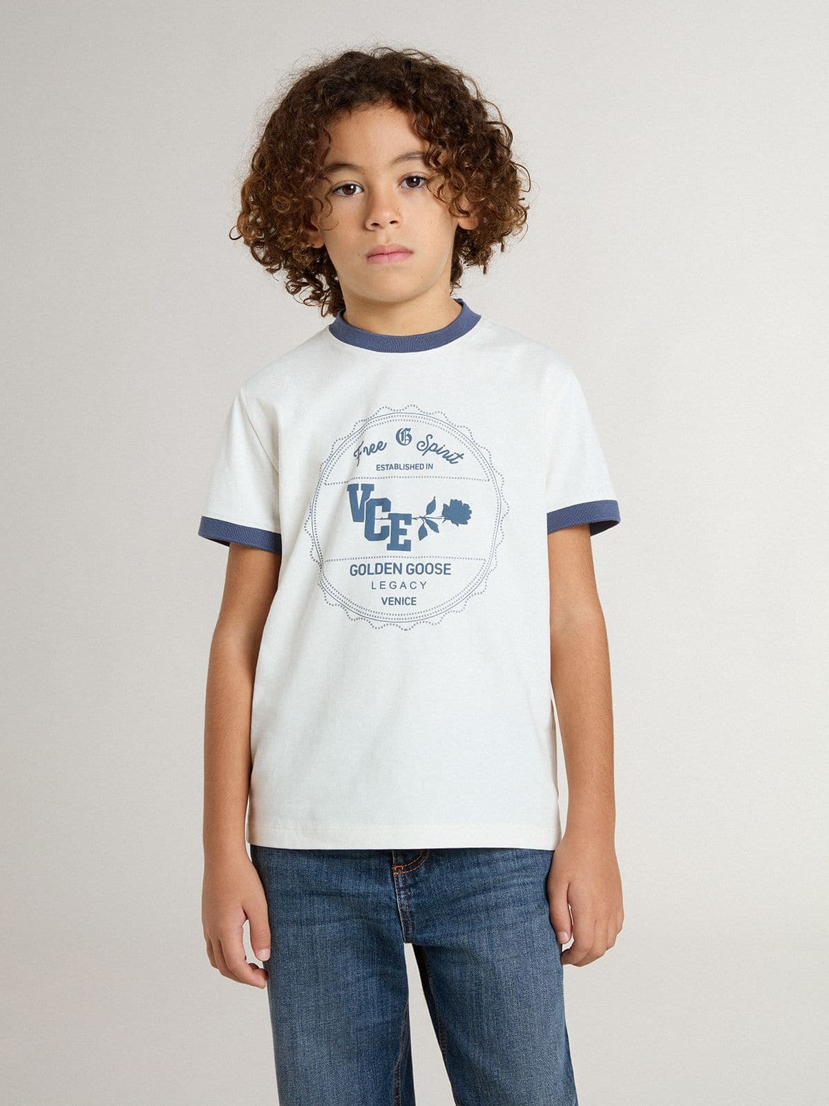 Camiseta infantil masculina branca com estampa azul