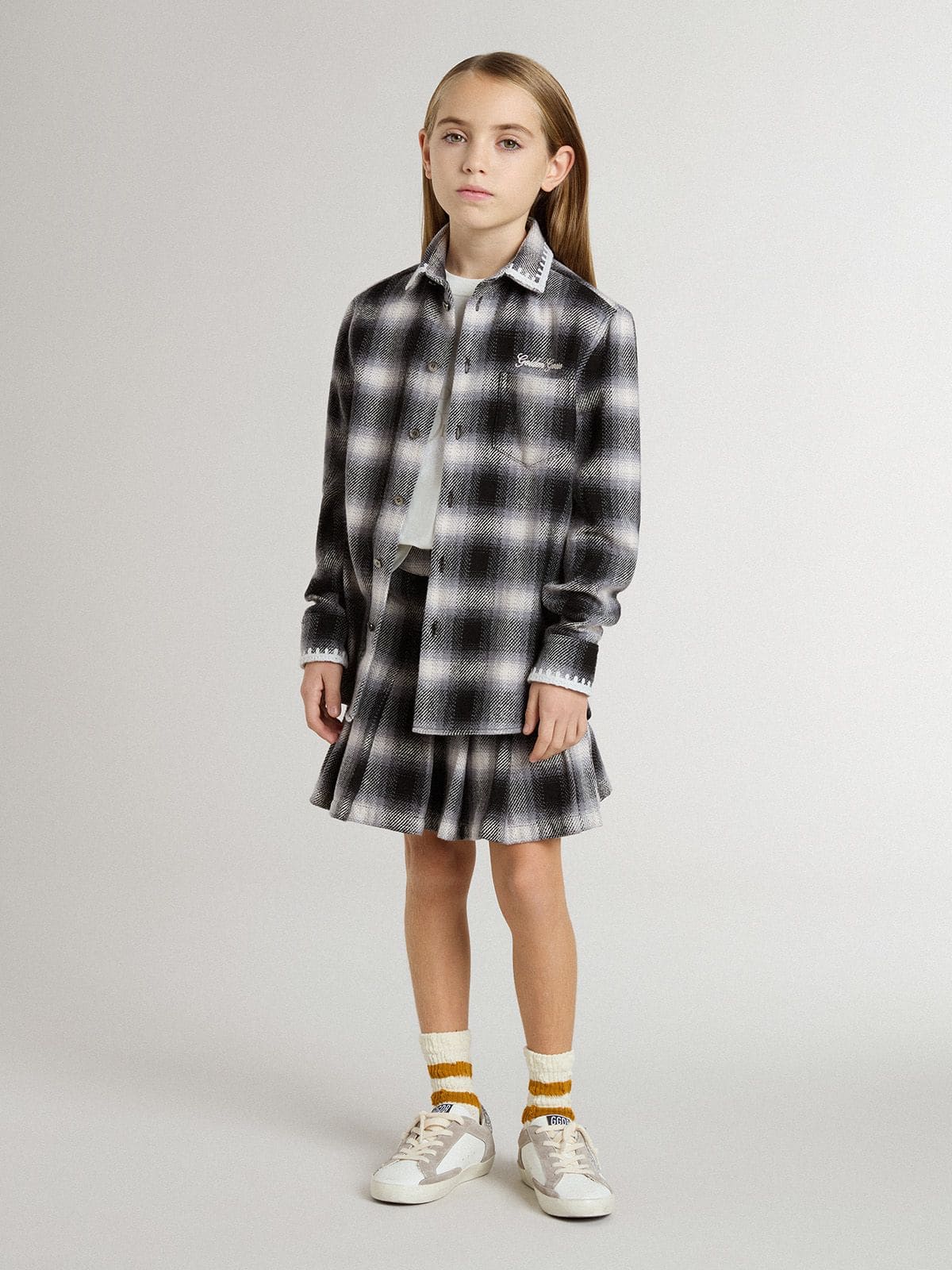 Golden Goose - Camisa infantil a cuadros blanca y negra con bordados blancos in 